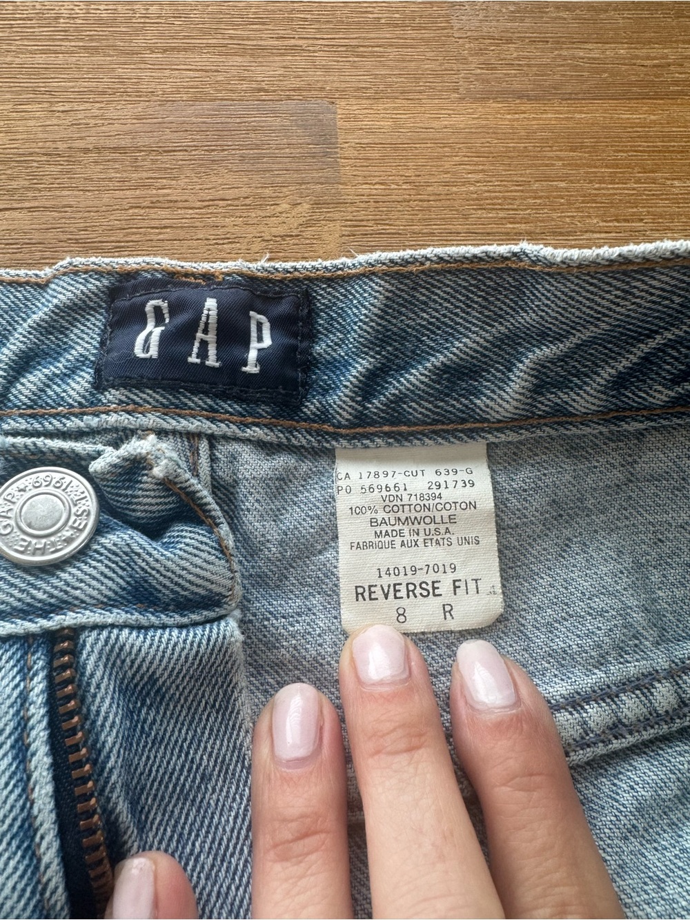Vintage 90’s GAP Reverse Fit Women's Light Blue Jeans - Size 8R